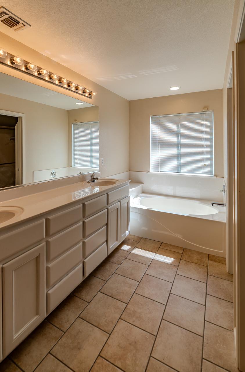 Detail Gallery Image 18 of 29 For 4121 Hallmark Way, Modesto,  CA 95356 - 4 Beds | 2/1 Baths