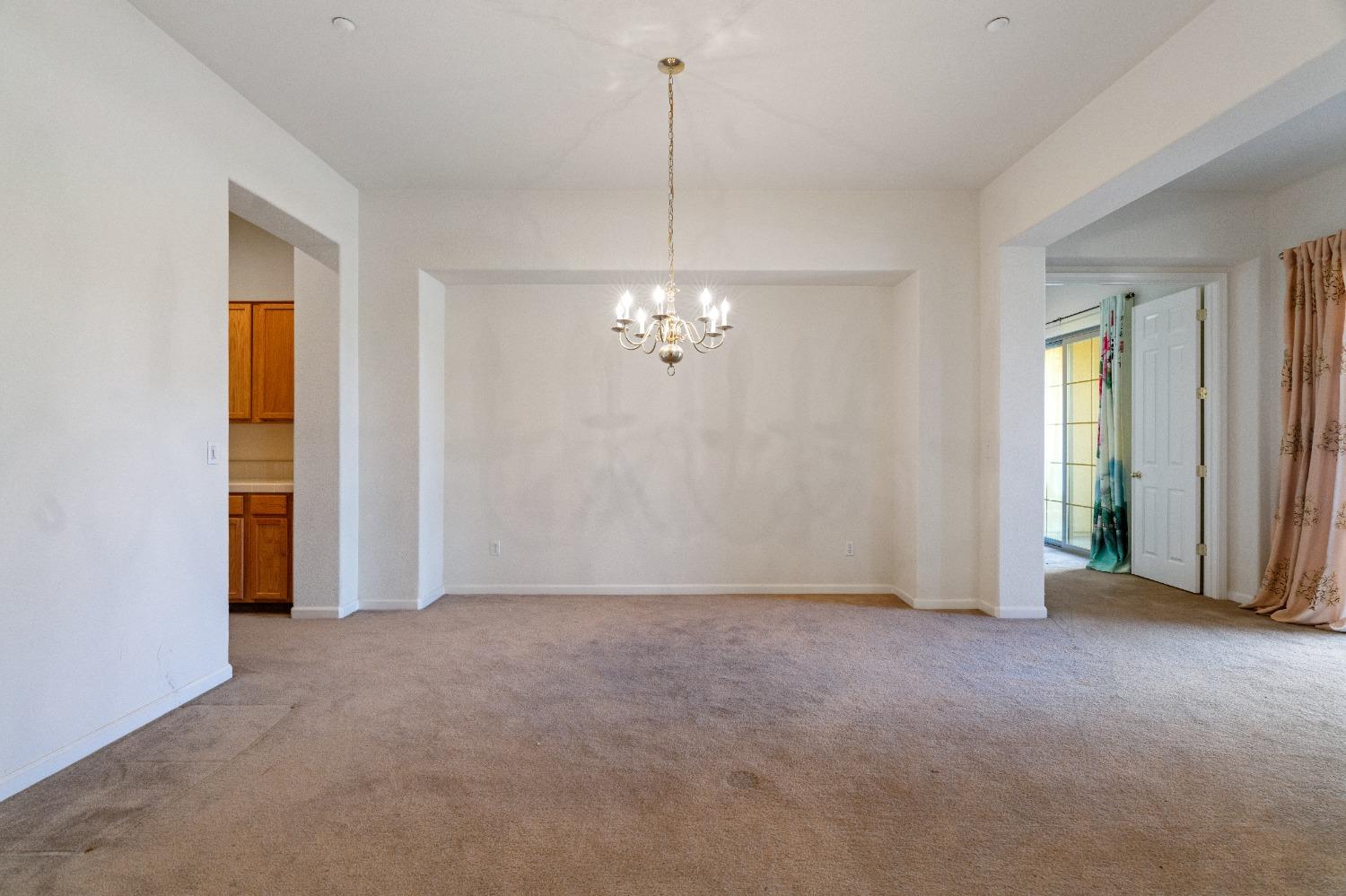 Detail Gallery Image 11 of 69 For 12660 Jodhpur Ct, Wilton,  CA 95693 - 5 Beds | 5/1 Baths