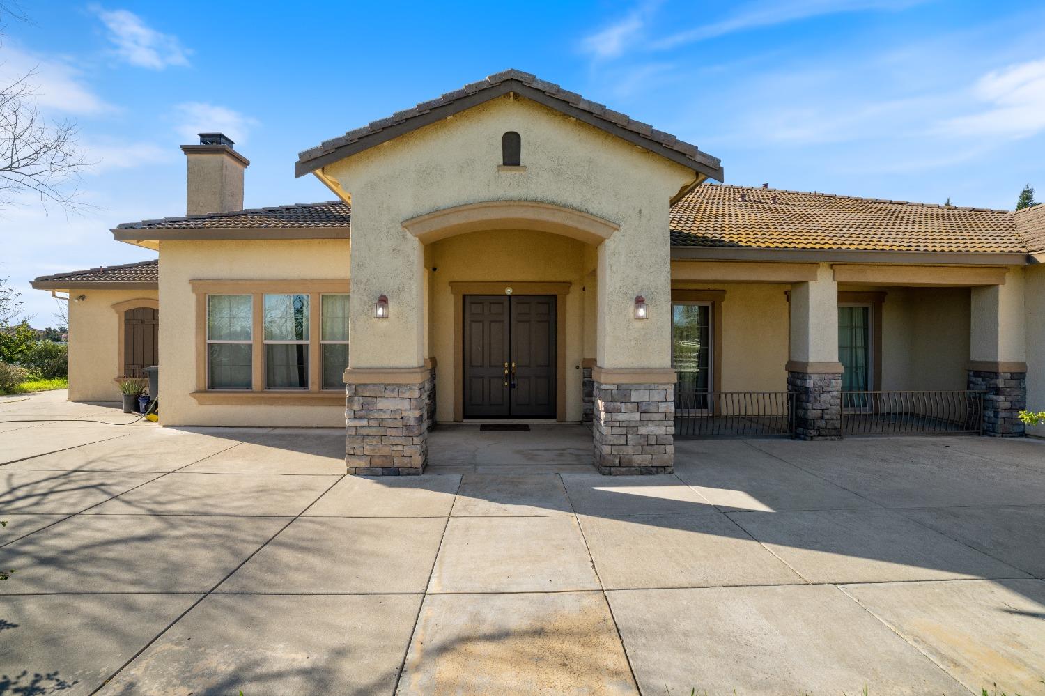 Detail Gallery Image 3 of 69 For 12660 Jodhpur Ct, Wilton,  CA 95693 - 5 Beds | 5/1 Baths