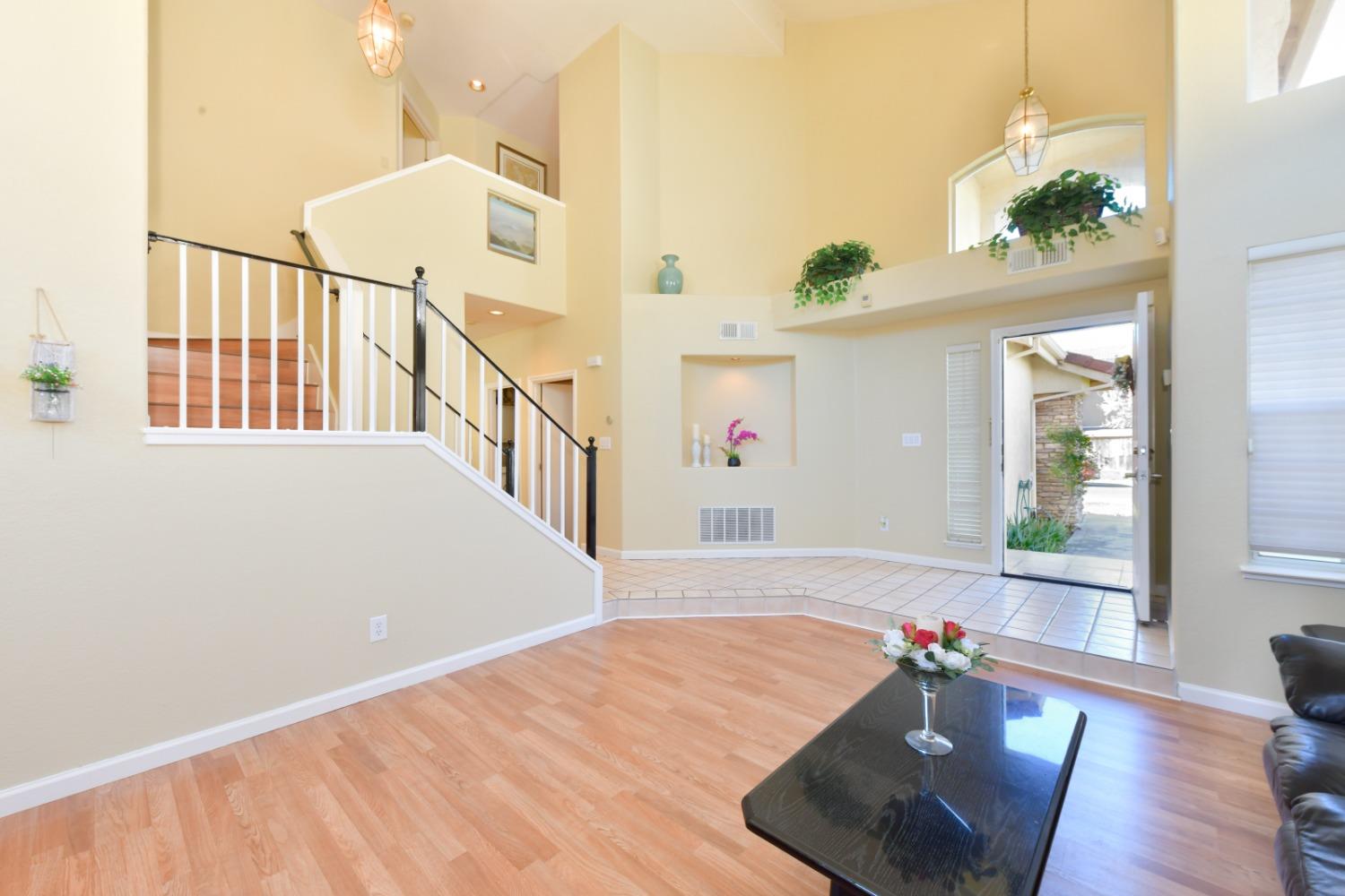 Detail Gallery Image 3 of 26 For 9238 Little Creek Cir, Stockton,  CA 95210 - 4 Beds | 2/1 Baths