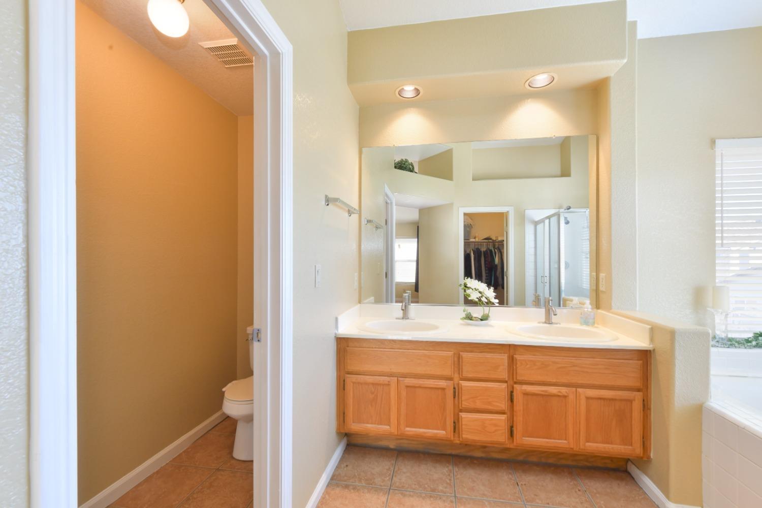 Detail Gallery Image 14 of 26 For 9238 Little Creek Cir, Stockton,  CA 95210 - 4 Beds | 2/1 Baths
