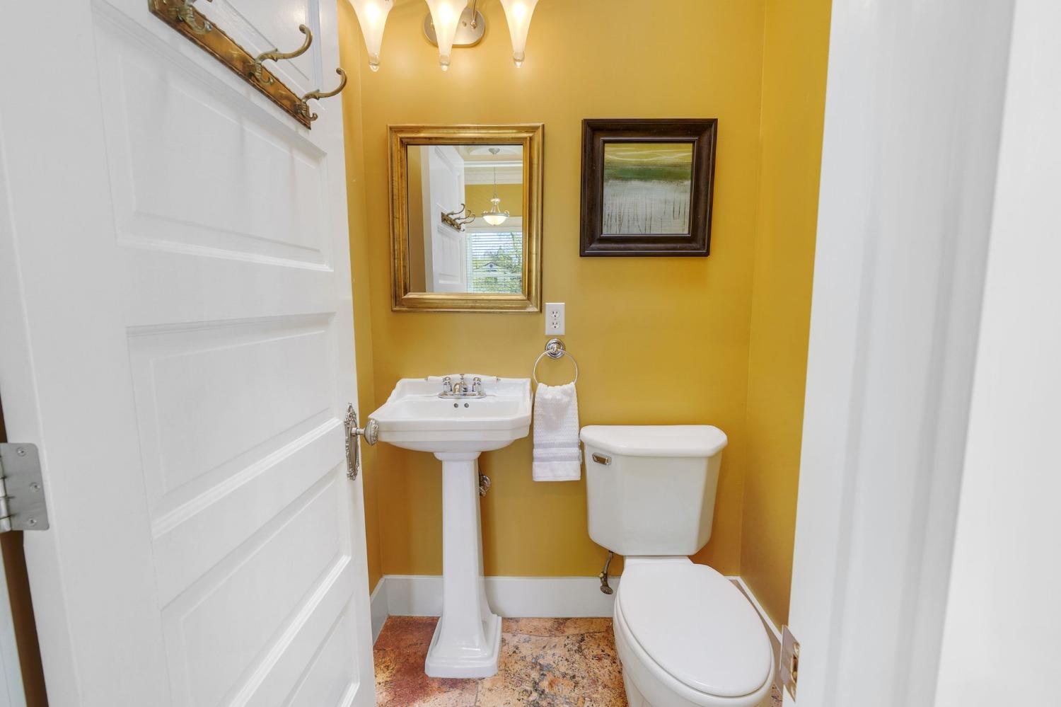 Detail Gallery Image 16 of 60 For 516 D St, Davis,  CA 95616 - 3 Beds | 2/1 Baths