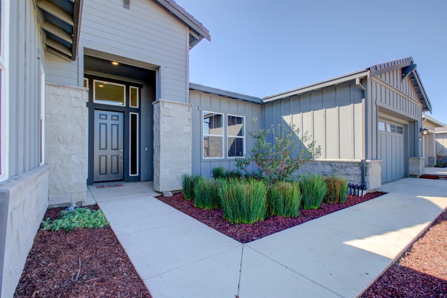 Detail Gallery Image 3 of 43 For 2752 Meadowbrook Ln, Turlock,  CA 95382 - 3 Beds | 3/1 Baths