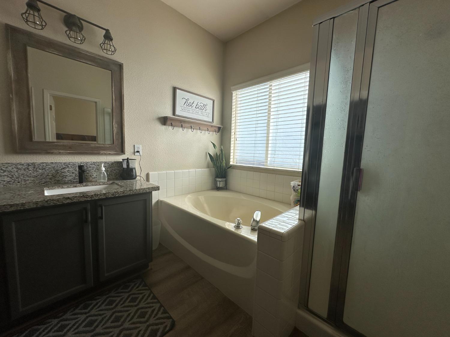 Detail Gallery Image 13 of 27 For 1810 Stoney Creek Ct., Atwater,  CA 95301 - 3 Beds | 2 Baths