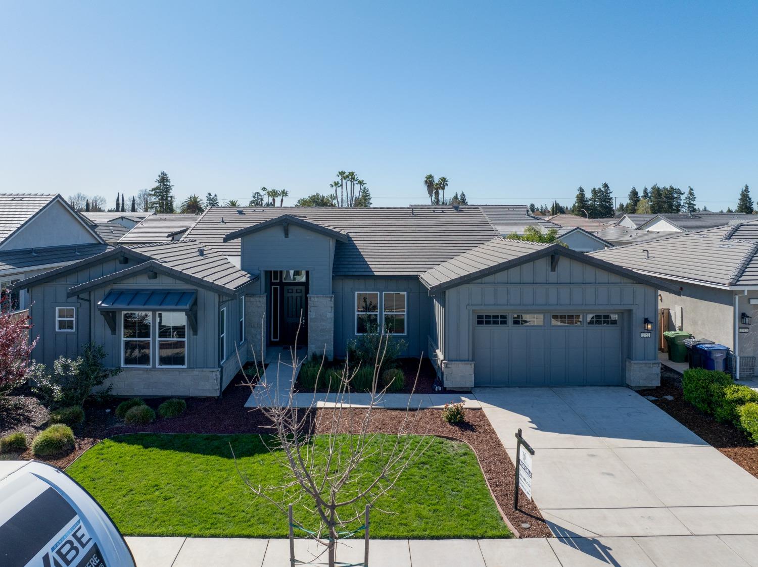 Detail Gallery Image 1 of 43 For 2752 Meadowbrook Ln, Turlock,  CA 95382 - 3 Beds | 3/1 Baths