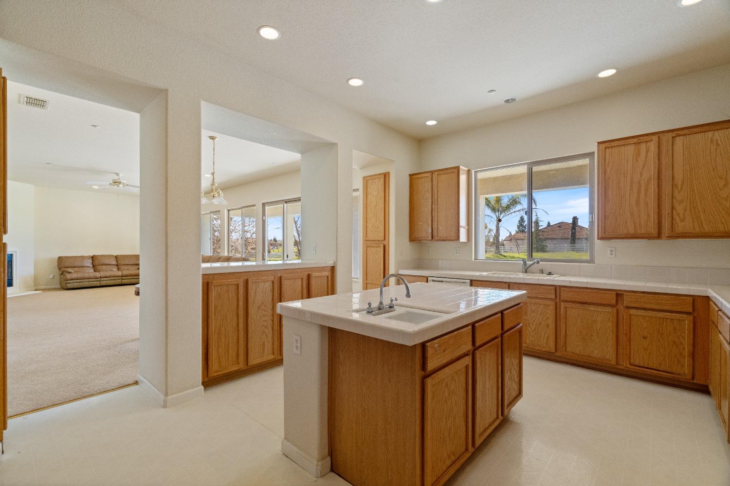 Detail Gallery Image 26 of 69 For 12660 Jodhpur Ct, Wilton,  CA 95693 - 5 Beds | 5/1 Baths