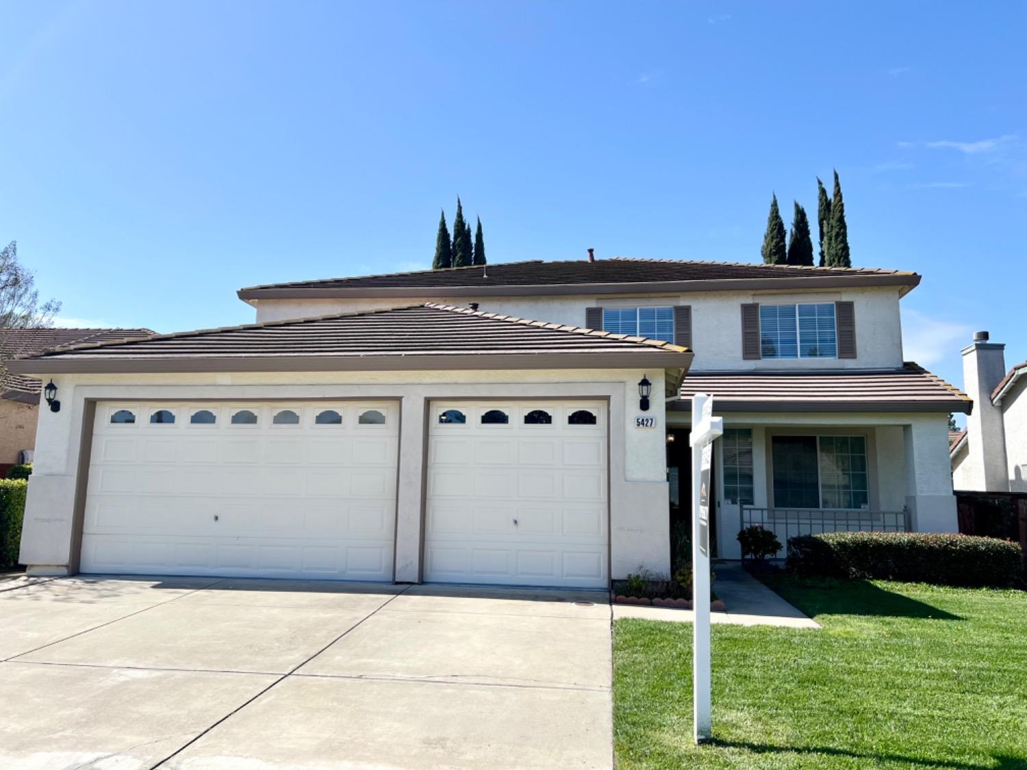 Photo of 5427 Brook Hollow Ct in Stockton, CA
