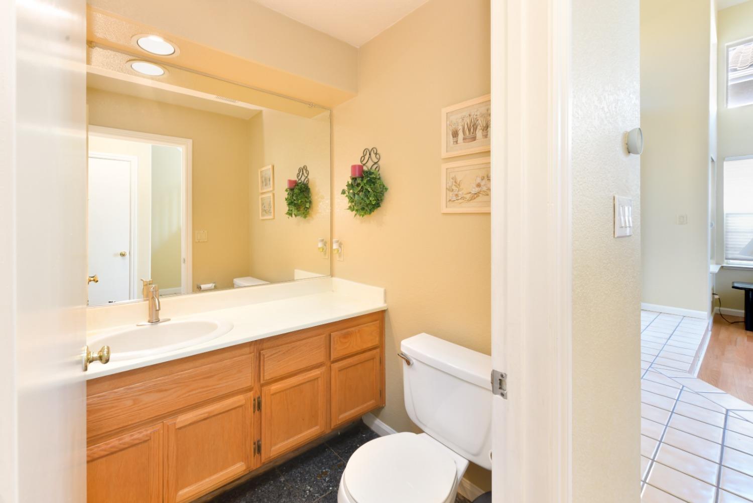 Detail Gallery Image 10 of 26 For 9238 Little Creek Cir, Stockton,  CA 95210 - 4 Beds | 2/1 Baths