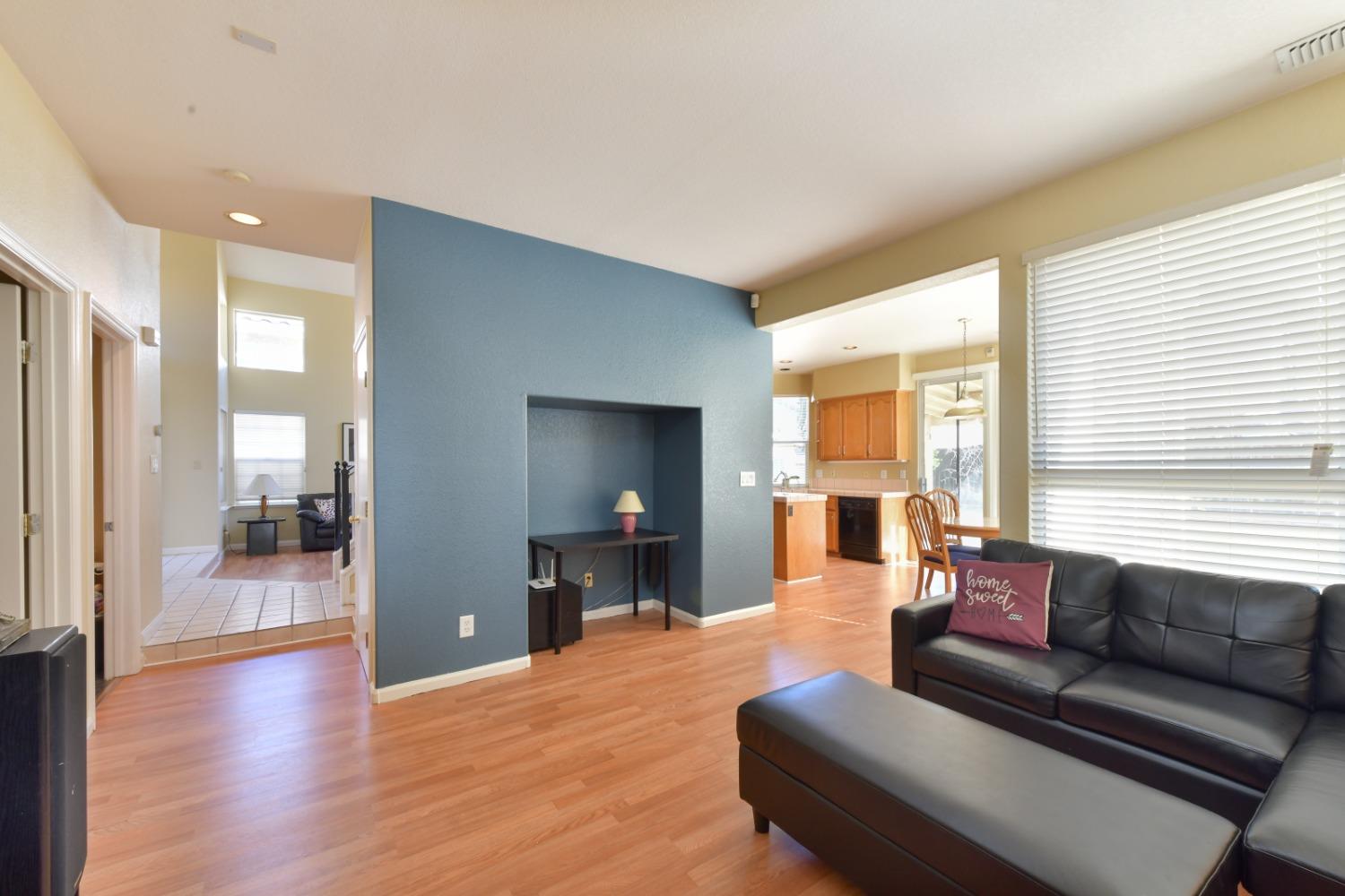 Detail Gallery Image 8 of 26 For 9238 Little Creek Cir, Stockton,  CA 95210 - 4 Beds | 2/1 Baths