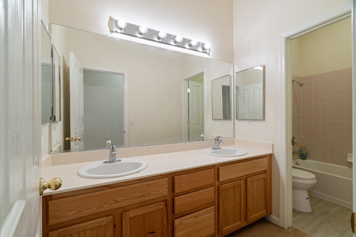 Detail Gallery Image 33 of 69 For 12660 Jodhpur Ct, Wilton,  CA 95693 - 5 Beds | 5/1 Baths
