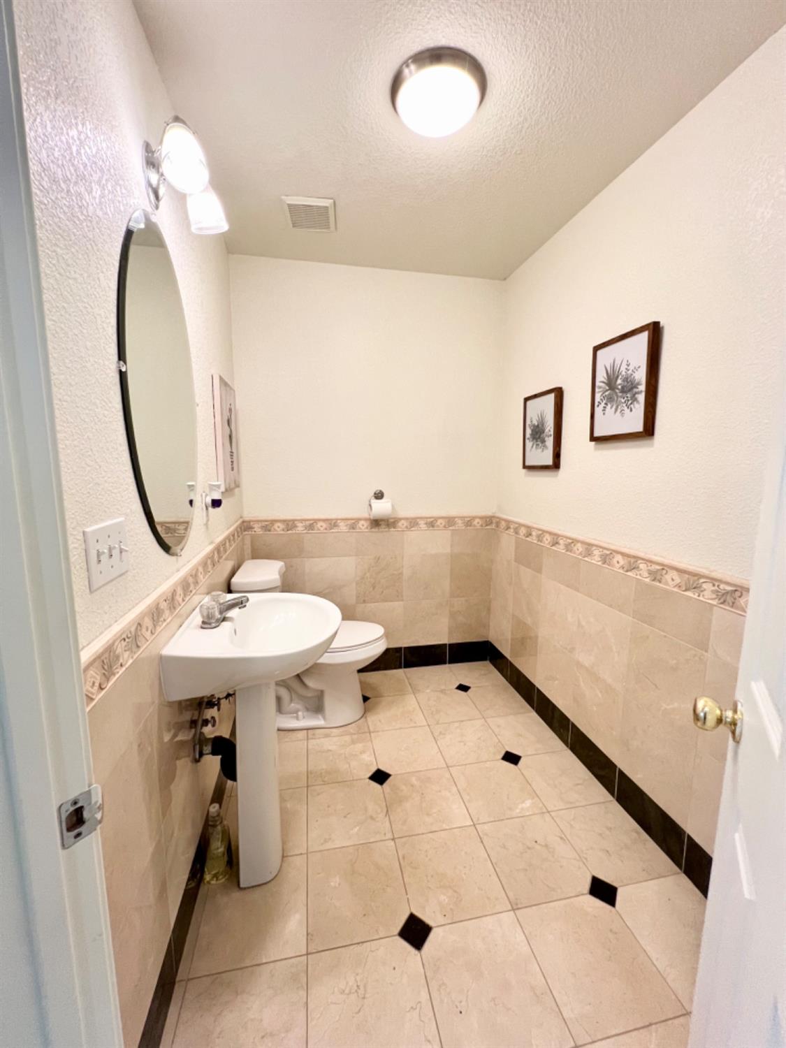 Detail Gallery Image 21 of 60 For 5427 Brook Hollow Ct, Stockton,  CA 95219 - 5 Beds | 2/1 Baths