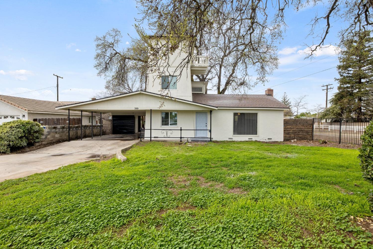 Photo of 399 N Lane St in Tulare, CA