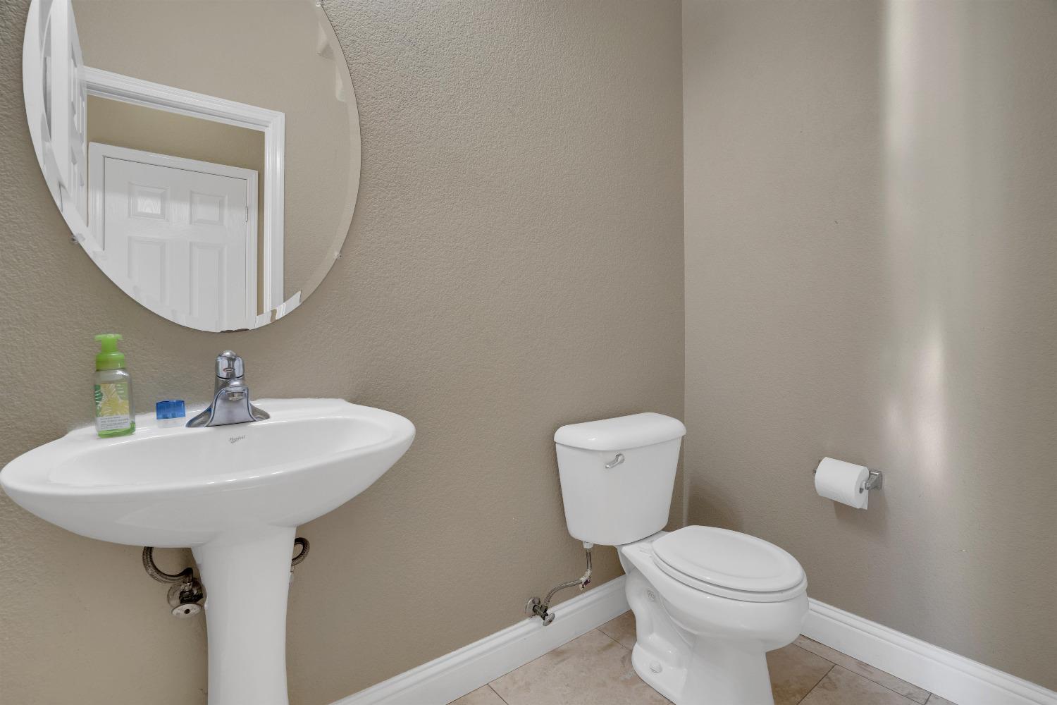 Detail Gallery Image 14 of 28 For 1613 7th St, Hughson,  CA 95326 - 4 Beds | 2/1 Baths