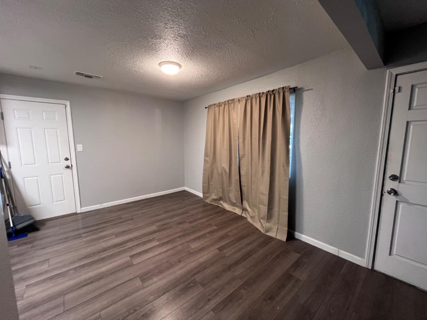Detail Gallery Image 5 of 23 For 2631 Indiana St, Stockton,  CA 95206 - 3 Beds | 2 Baths