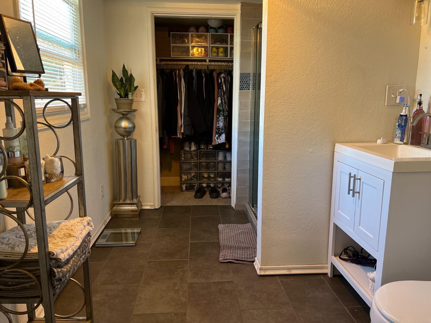 Detail Gallery Image 8 of 17 For 66 W Mendocino Ave, Stockton,  CA 95204 - 3 Beds | 2 Baths