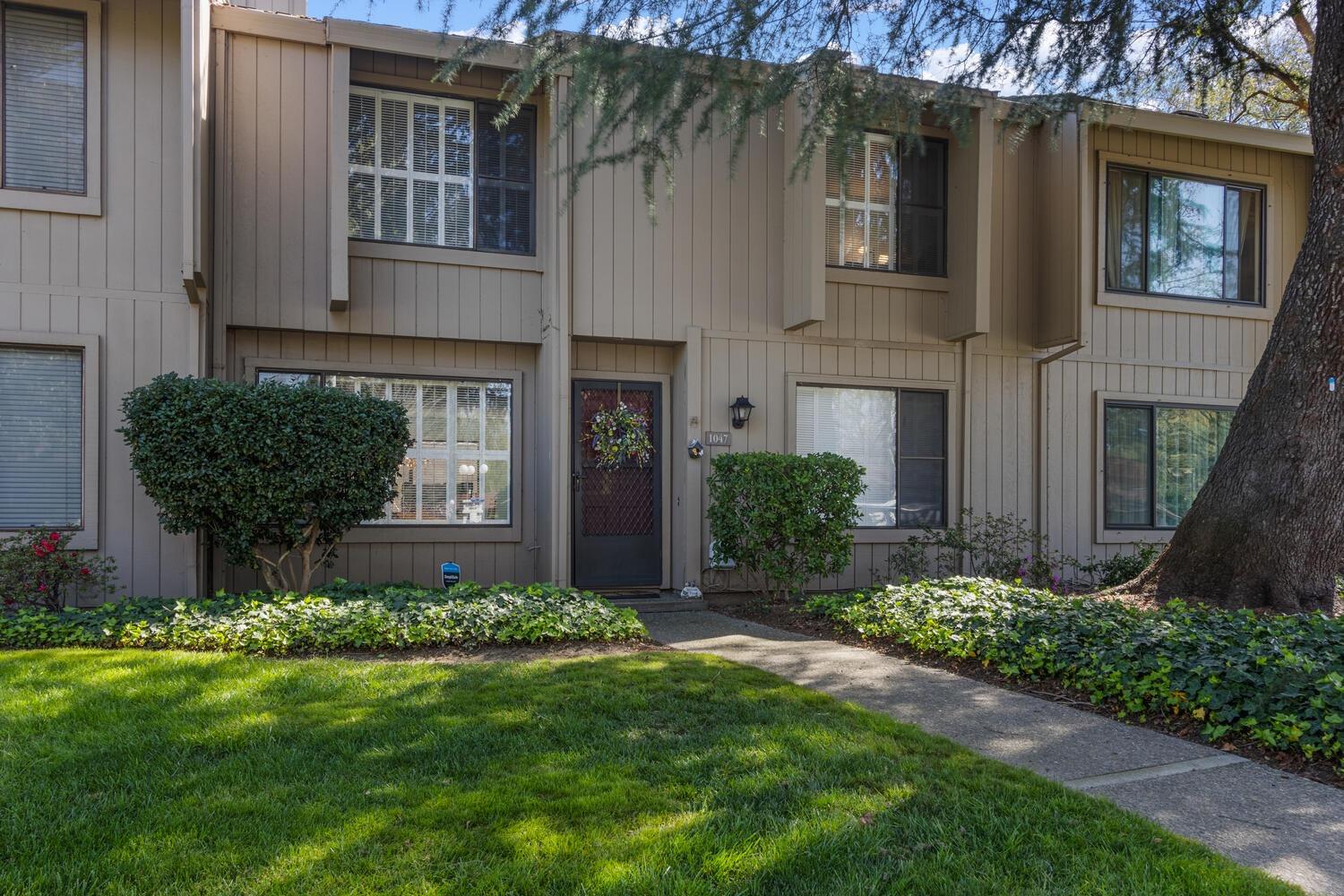 Detail Gallery Image 1 of 1 For 1047 Commons Dr, Sacramento,  CA 95825 - 2 Beds | 2/1 Baths