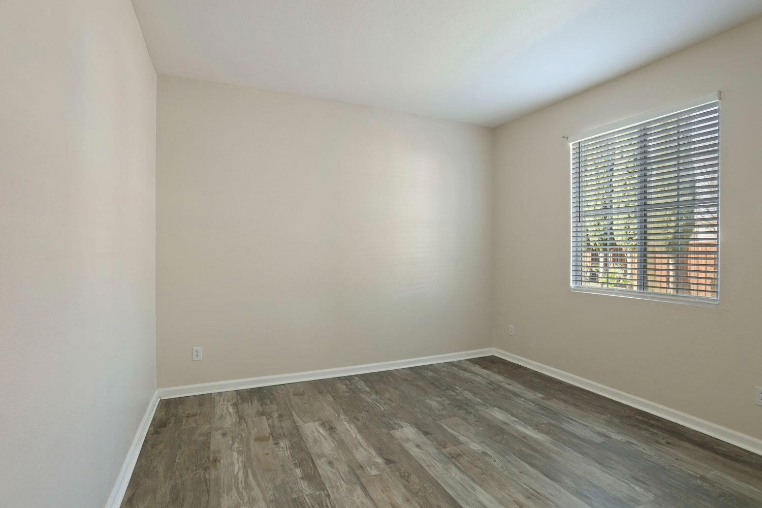 Detail Gallery Image 12 of 46 For 297 Summer Phlox Ln, Patterson,  CA 95363 - 5 Beds | 3/1 Baths