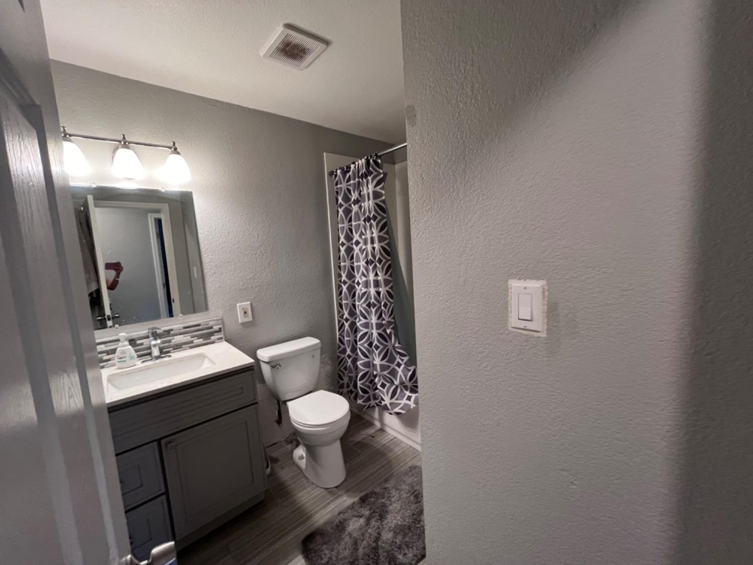 Detail Gallery Image 13 of 23 For 2631 Indiana St, Stockton,  CA 95206 - 3 Beds | 2 Baths