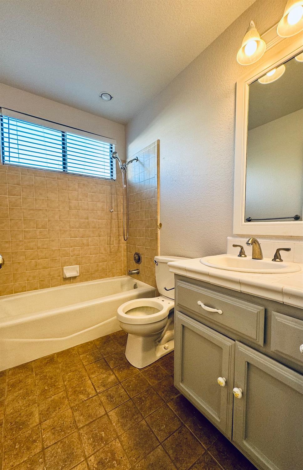 Detail Gallery Image 18 of 32 For 18566 Milford Dr, Lockeford,  CA 95237 - 3 Beds | 2 Baths