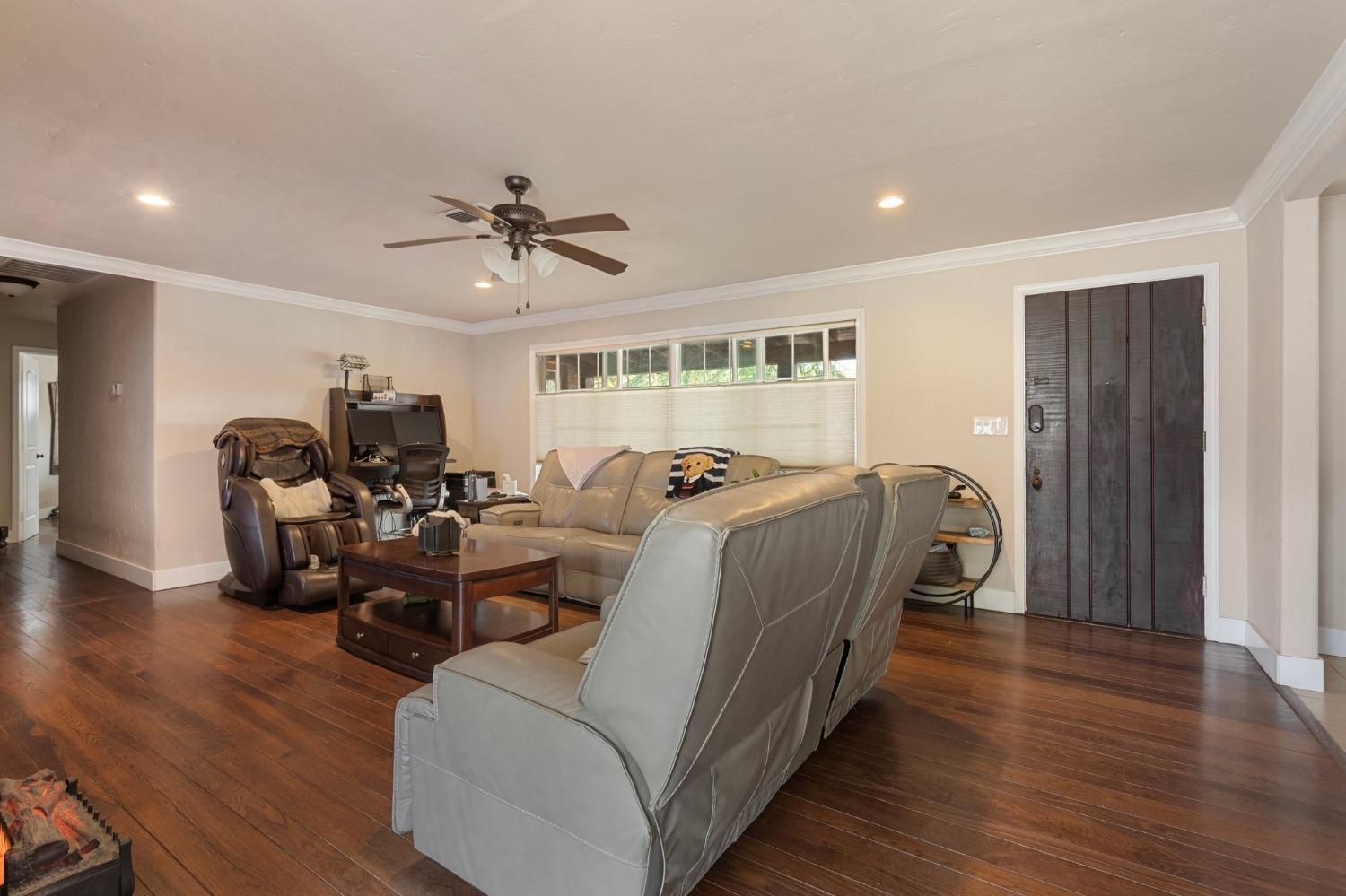 Detail Gallery Image 7 of 25 For 1825 Los Robles Blvd, Sacramento,  CA 95838 - 3 Beds | 2 Baths