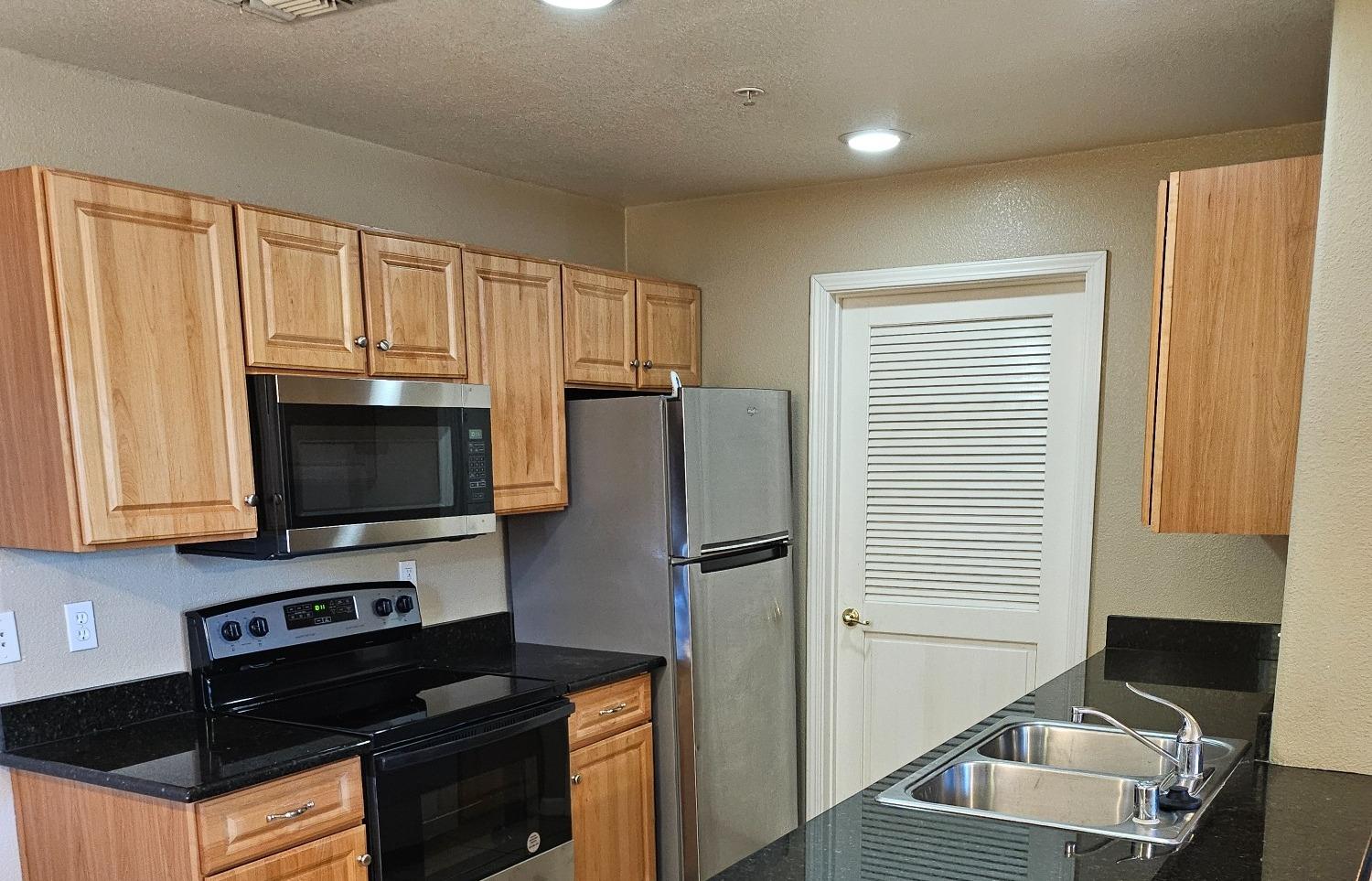 Detail Gallery Image 5 of 23 For 1360 Shady Ln #218,  Turlock,  CA 95382 - 2 Beds | 1 Baths