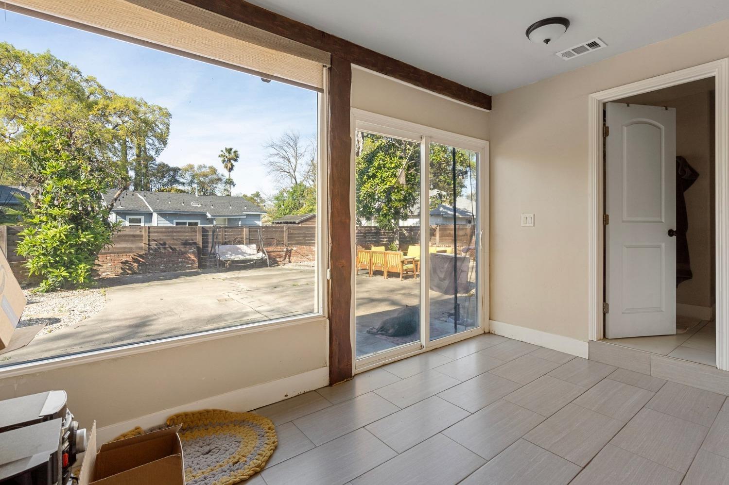Detail Gallery Image 15 of 25 For 1825 Los Robles Blvd, Sacramento,  CA 95838 - 3 Beds | 2 Baths