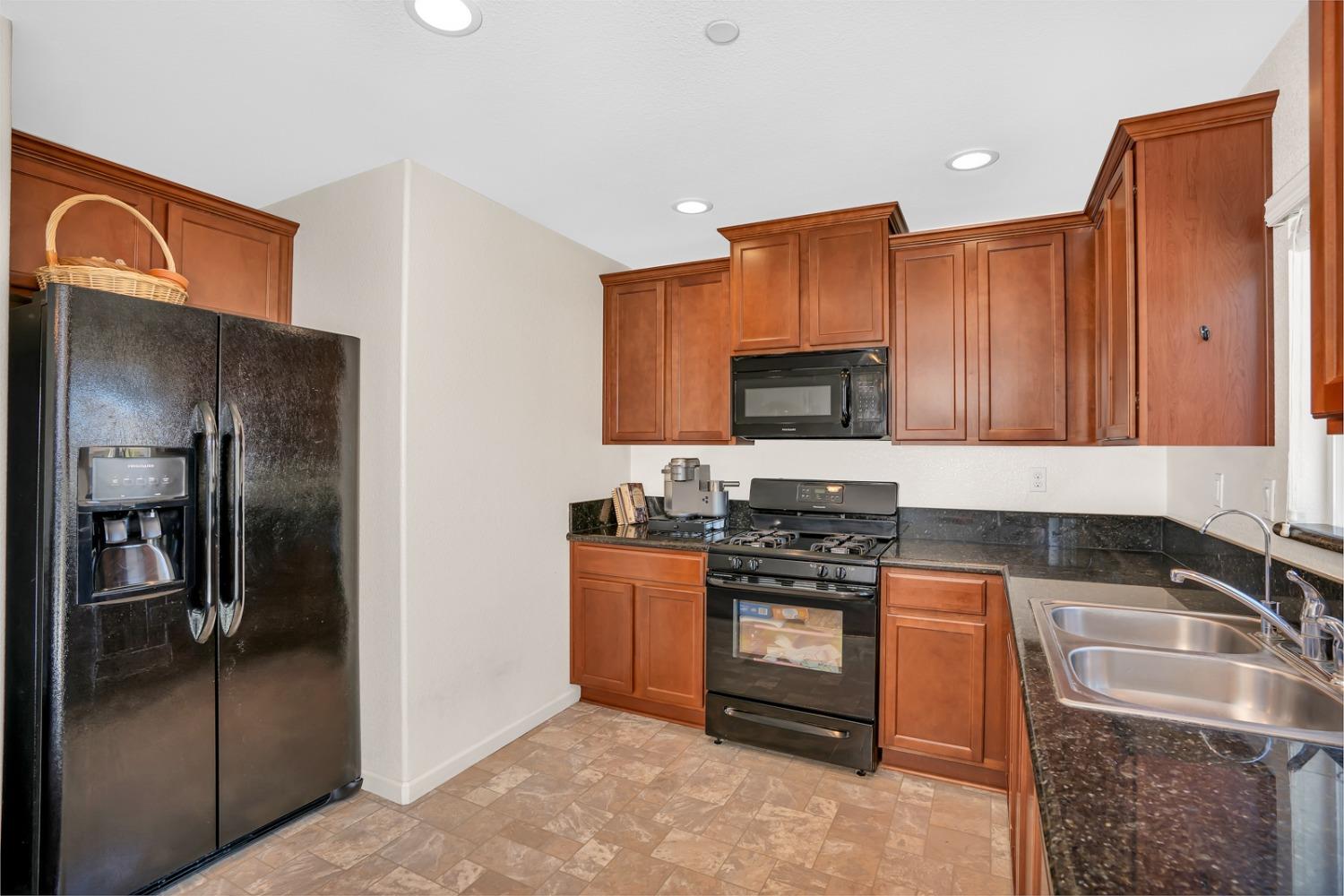 Detail Gallery Image 15 of 40 For 428 Morena Dr, Los Banos,  CA 93635 - 3 Beds | 2 Baths