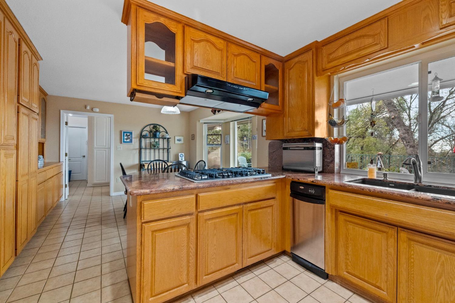 Detail Gallery Image 15 of 56 For 13856 Florence Way, Sonora,  CA 95370 - 5 Beds | 3/1 Baths