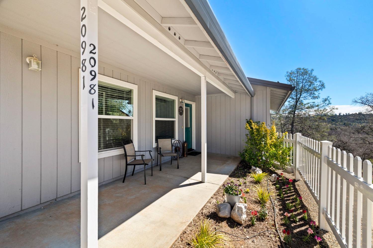 Detail Gallery Image 2 of 39 For 20981 Spanish Grant Dr, Sonora,  CA 95370 - 3 Beds | 2 Baths