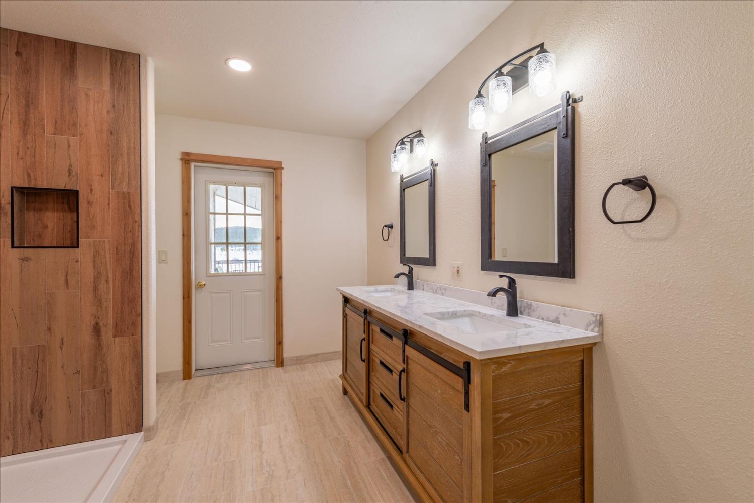 Detail Gallery Image 39 of 82 For 14251 Russel Valley Rd, Truckee,  CA 96161 - 7 Beds | 4/1 Baths