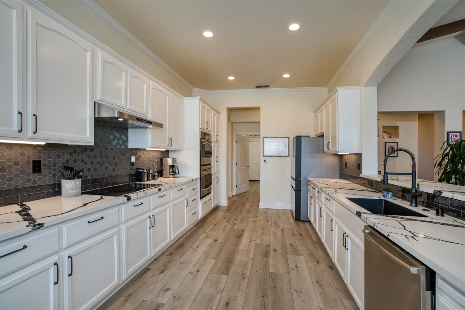 Detail Gallery Image 11 of 41 For 15472 Feathery Ct, Rancho Murieta,  CA 95683 - 4 Beds | 3 Baths