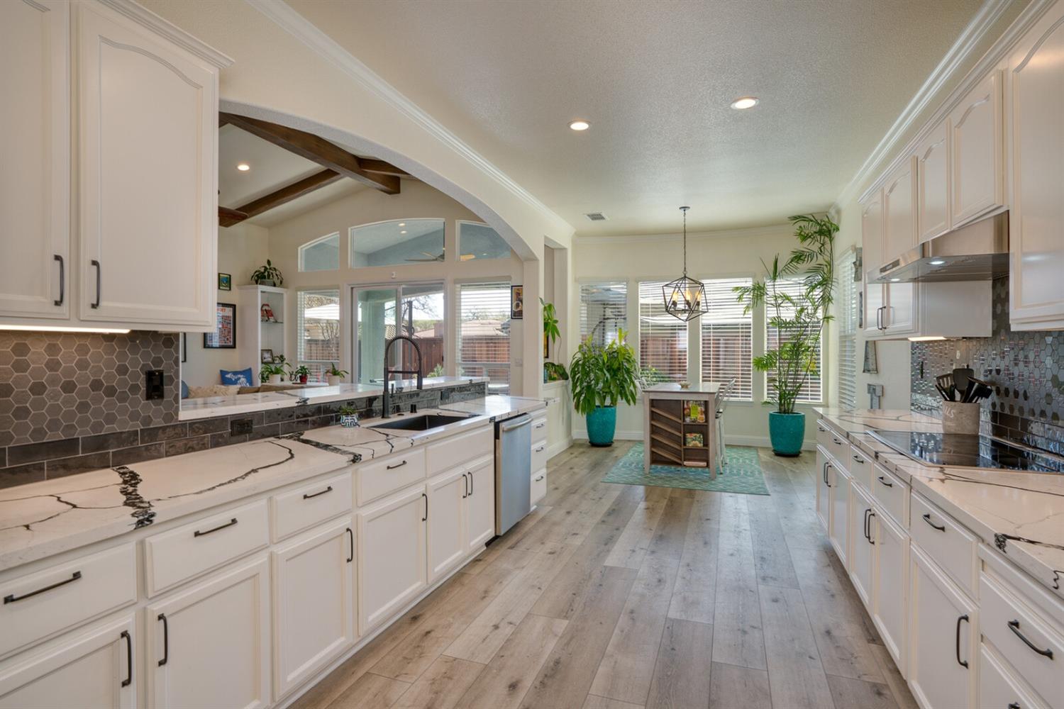 Detail Gallery Image 12 of 41 For 15472 Feathery Ct, Rancho Murieta,  CA 95683 - 4 Beds | 3 Baths