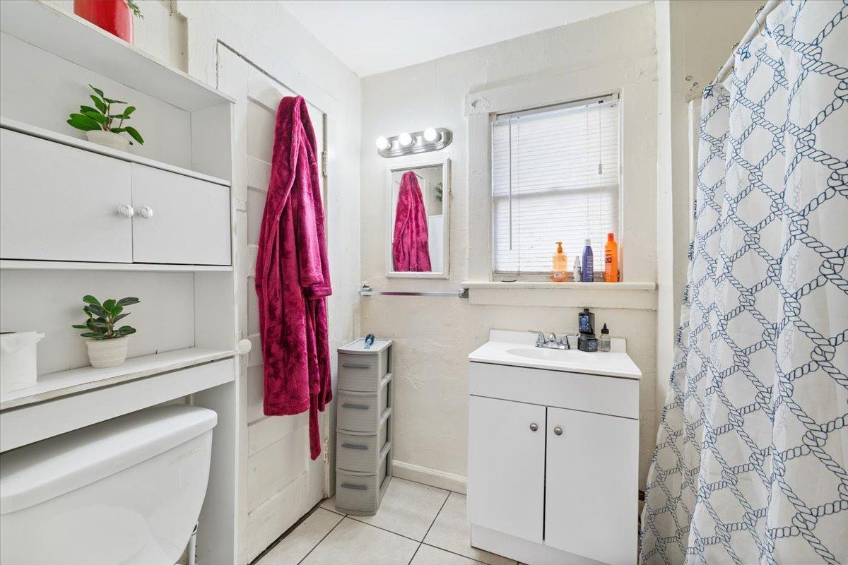 Detail Gallery Image 11 of 35 For 4809 Yosemite Ave, Sacramento,  CA 95820 - 2 Beds | 2 Baths