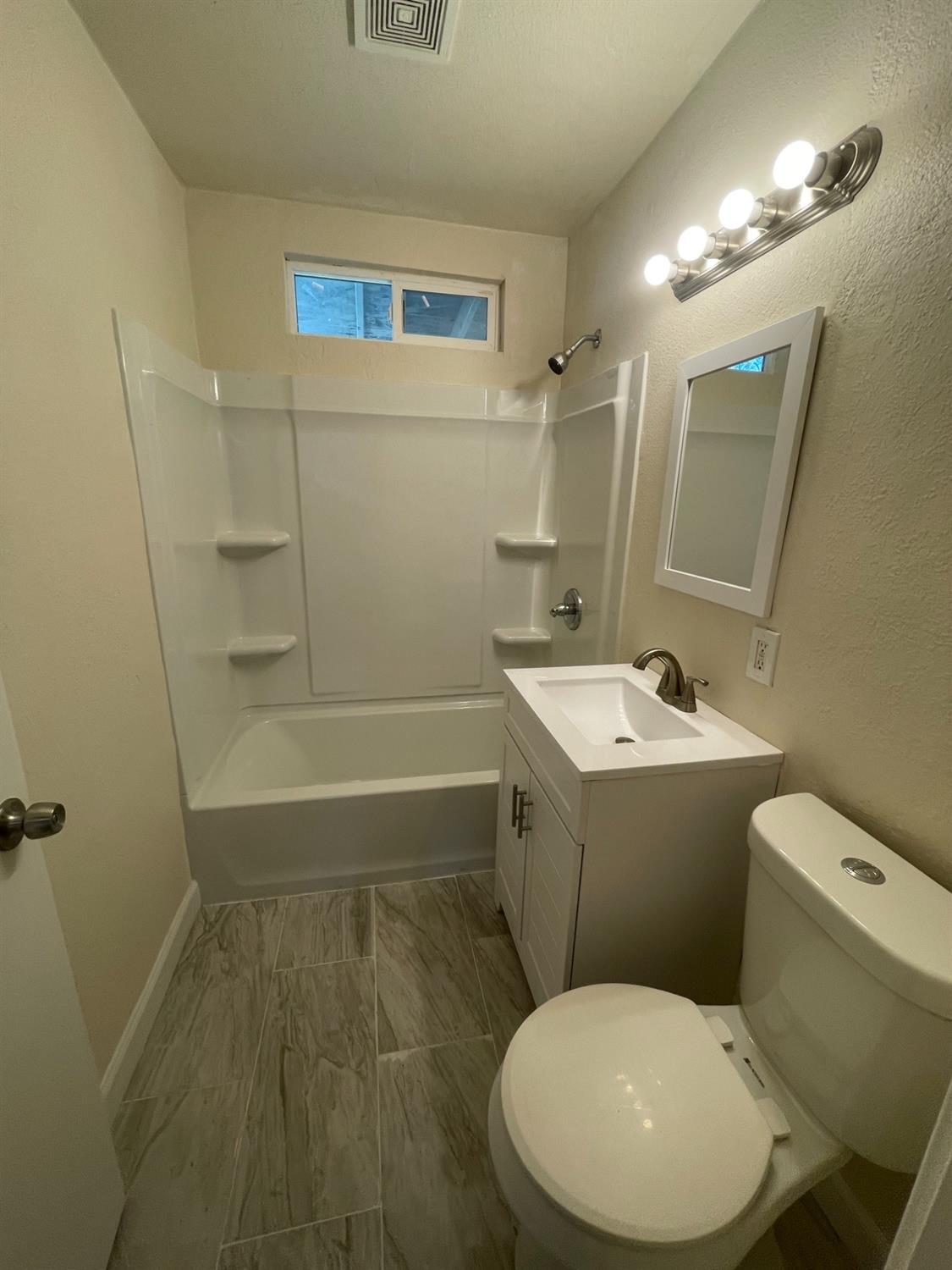 Detail Gallery Image 11 of 29 For 1432 Dena Ct, Stockton,  CA 95203 - 2 Beds | 1 Baths