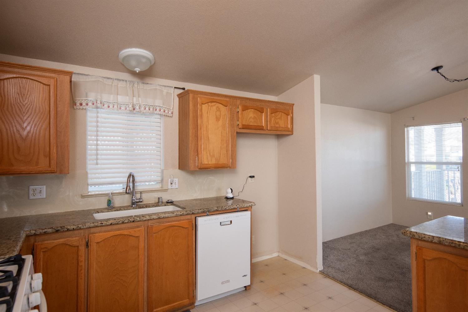 Detail Gallery Image 12 of 38 For 2307 Oakdale 6, Modesto,  CA 95350 - 2 Beds | 2 Baths