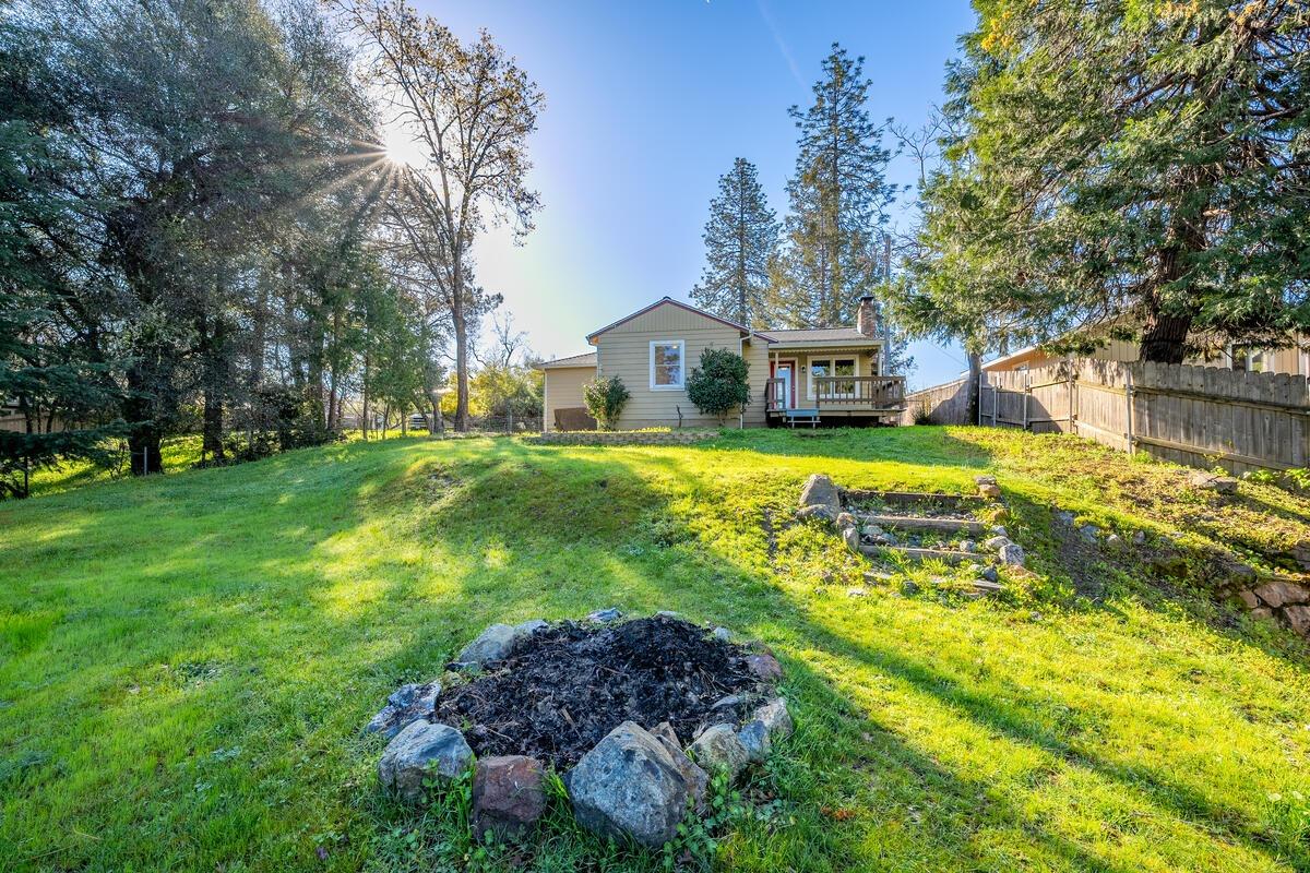 Photo of 875 Hillcrest St in Placerville, CA