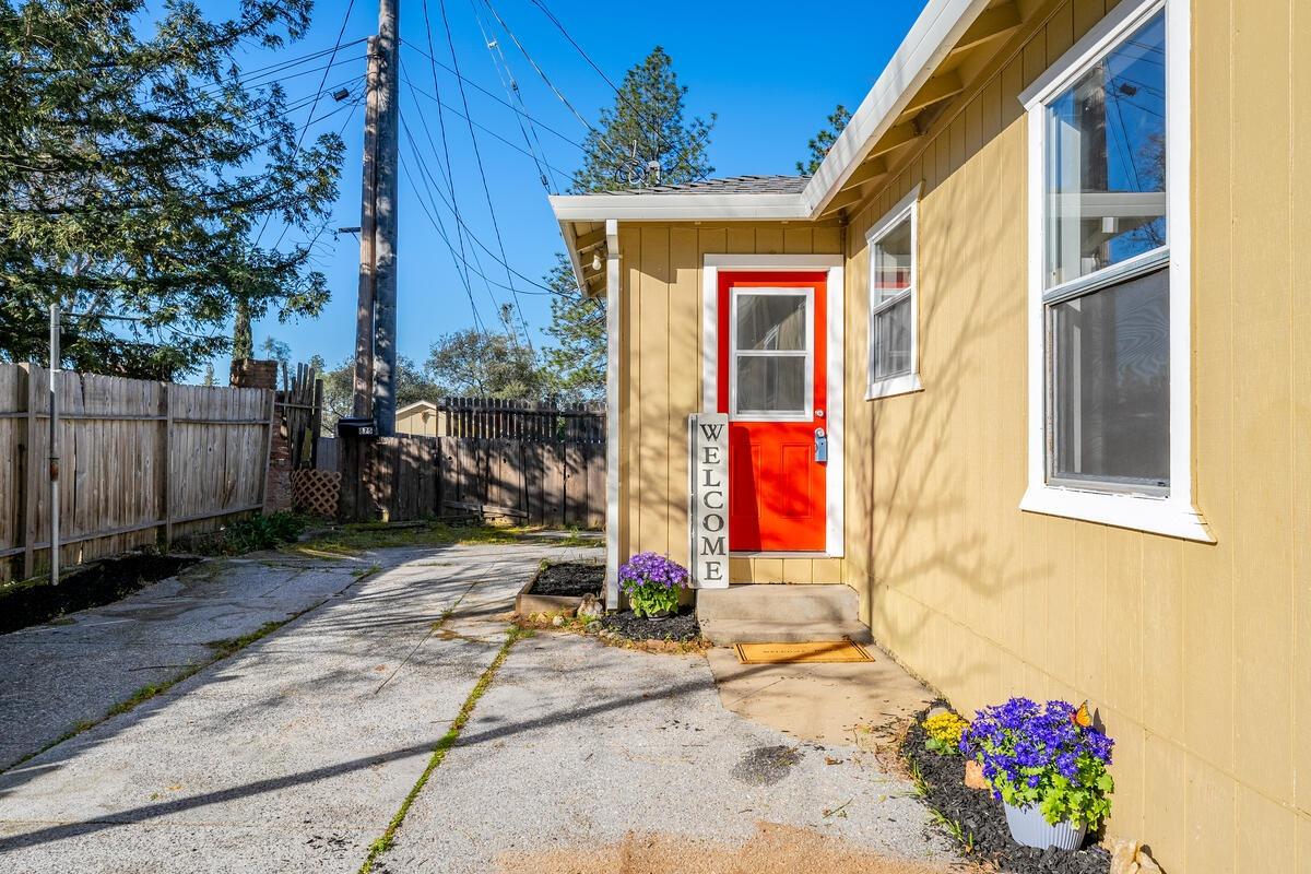 Photo of 875 Hillcrest St in Placerville, CA