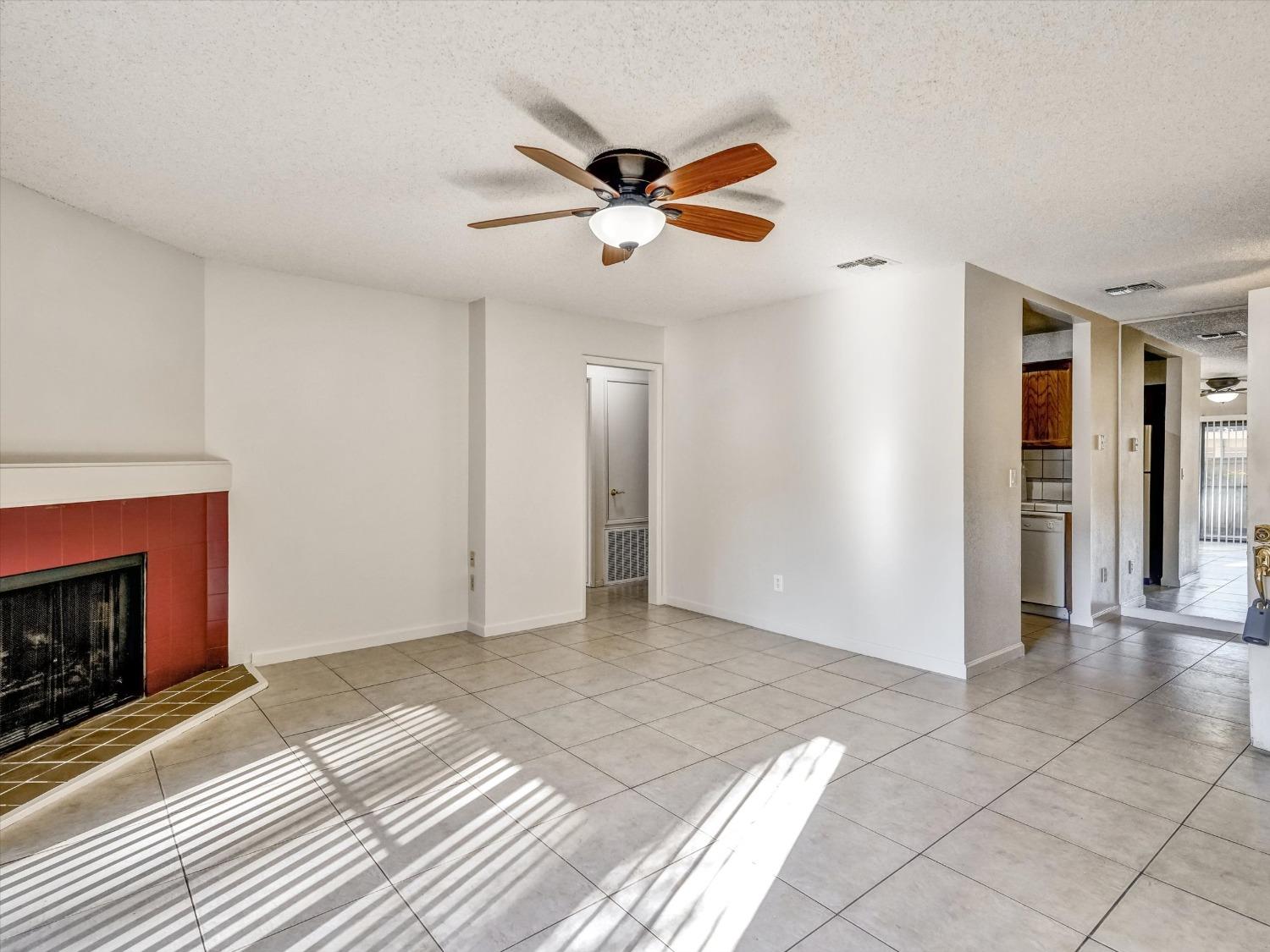 Detail Gallery Image 9 of 23 For 3400 Sullivan Ct #114,  Modesto,  CA 95356 - 1 Beds | 1 Baths