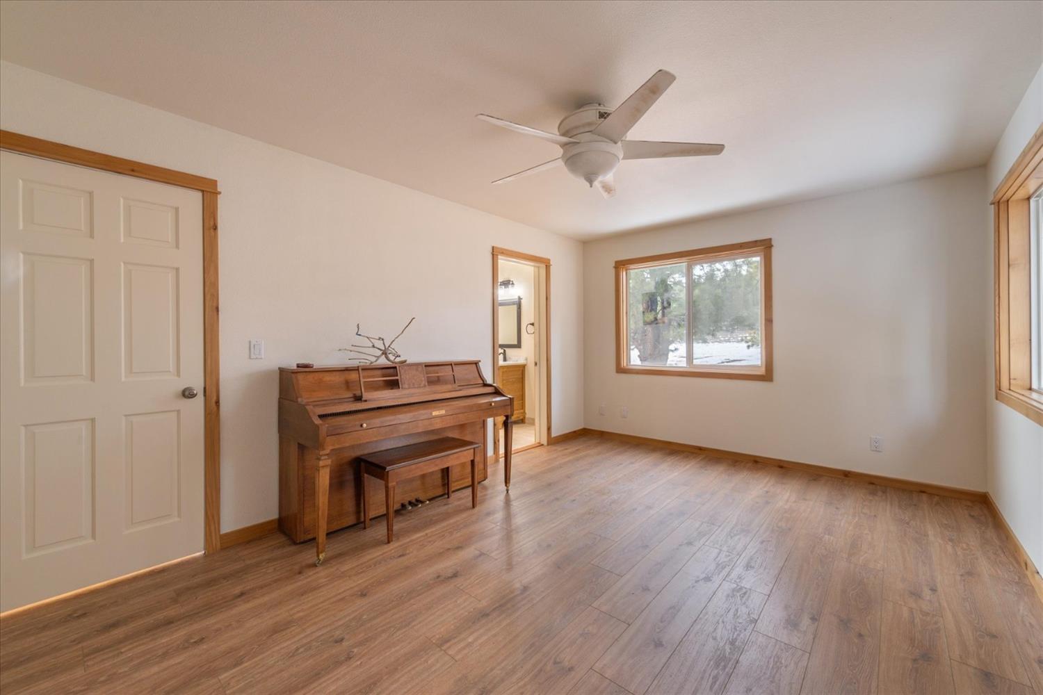 Detail Gallery Image 37 of 82 For 14251 Russel Valley Rd, Truckee,  CA 96161 - 7 Beds | 4/1 Baths