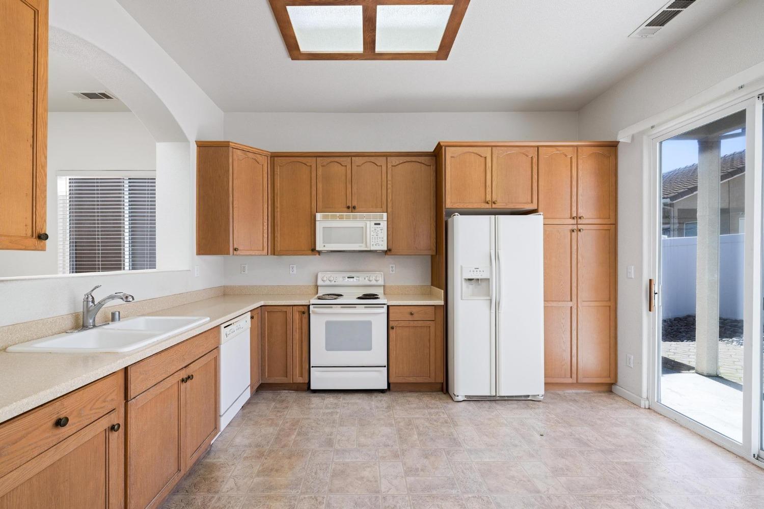 Detail Gallery Image 9 of 30 For 124 Woods Creek Dr, Oakdale,  CA 95361 - 3 Beds | 2 Baths