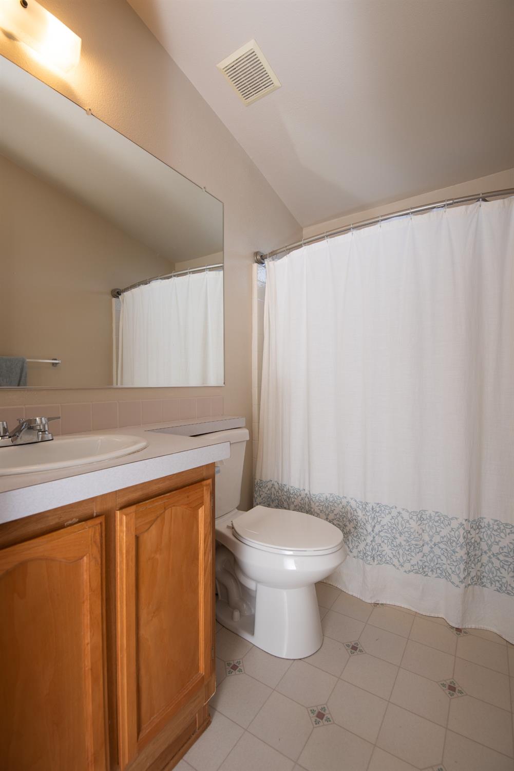 Detail Gallery Image 16 of 38 For 2307 Oakdale 6, Modesto,  CA 95350 - 2 Beds | 2 Baths