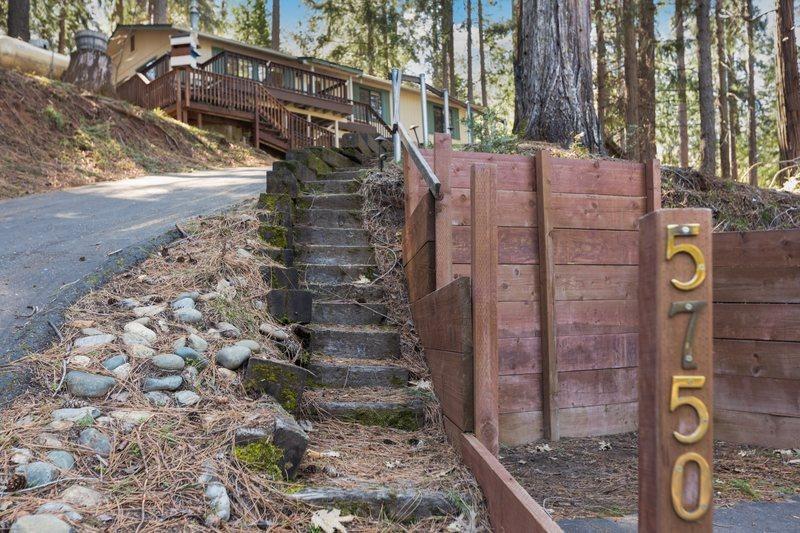 Detail Gallery Image 3 of 39 For 5750 Lupin Ln, Pollock Pines,  CA 95726 - 3 Beds | 2 Baths