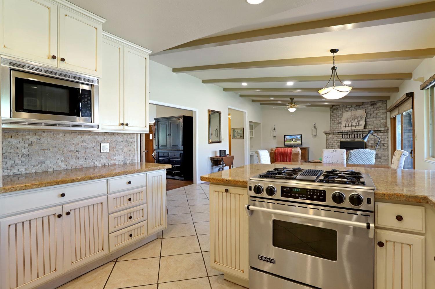 Detail Gallery Image 19 of 45 For 2203 Sunwest Dr, Lodi,  CA 95242 - 3 Beds | 2/1 Baths