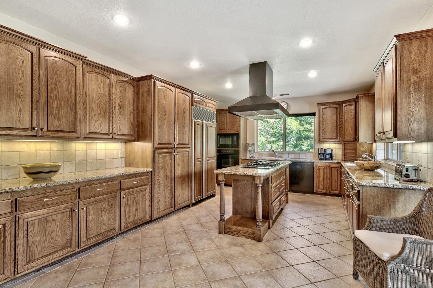 Detail Gallery Image 23 of 56 For 25195 Castlewood Ln, Colfax,  CA 95713 - 3 Beds | 3/1 Baths