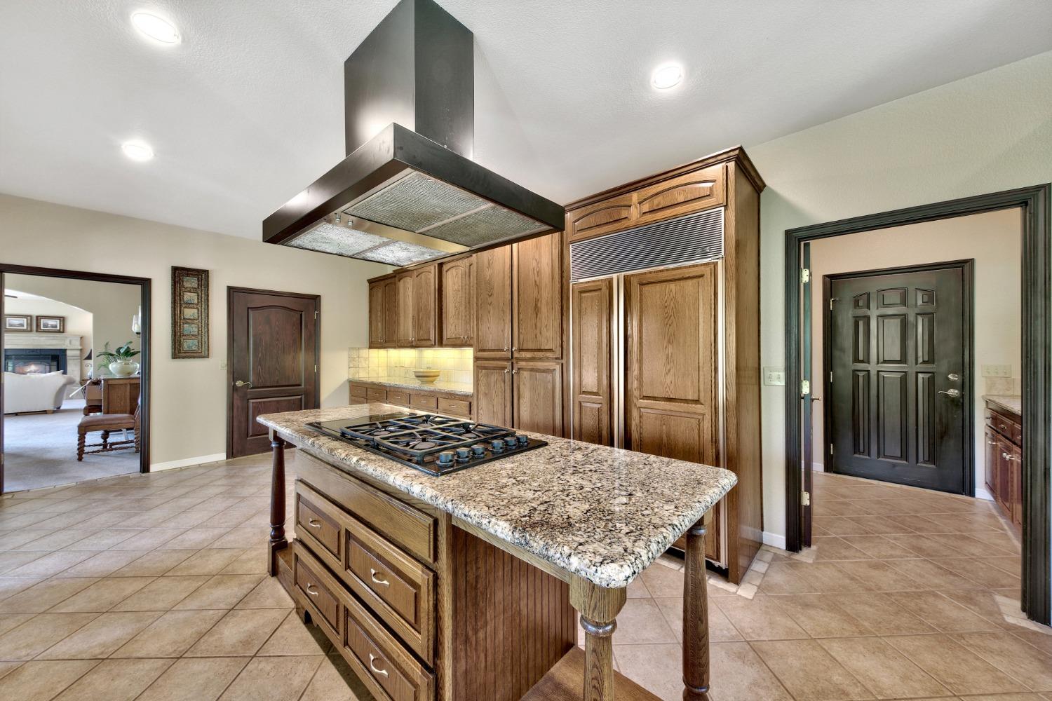 Detail Gallery Image 28 of 56 For 25195 Castlewood Ln, Colfax,  CA 95713 - 5 Beds | 5/1 Baths