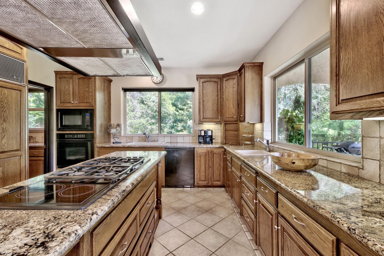 Detail Gallery Image 27 of 56 For 25195 Castlewood Ln, Colfax,  CA 95713 - 3 Beds | 3/1 Baths