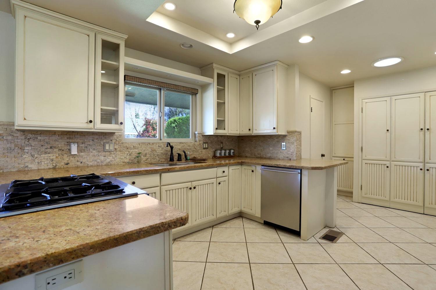 Detail Gallery Image 17 of 45 For 2203 Sunwest Dr, Lodi,  CA 95242 - 3 Beds | 2/1 Baths