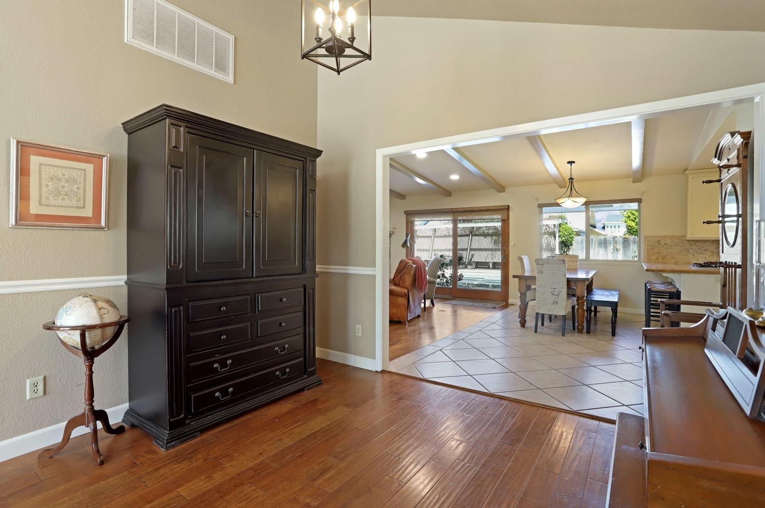 Detail Gallery Image 10 of 45 For 2203 Sunwest Dr, Lodi,  CA 95242 - 3 Beds | 2/1 Baths
