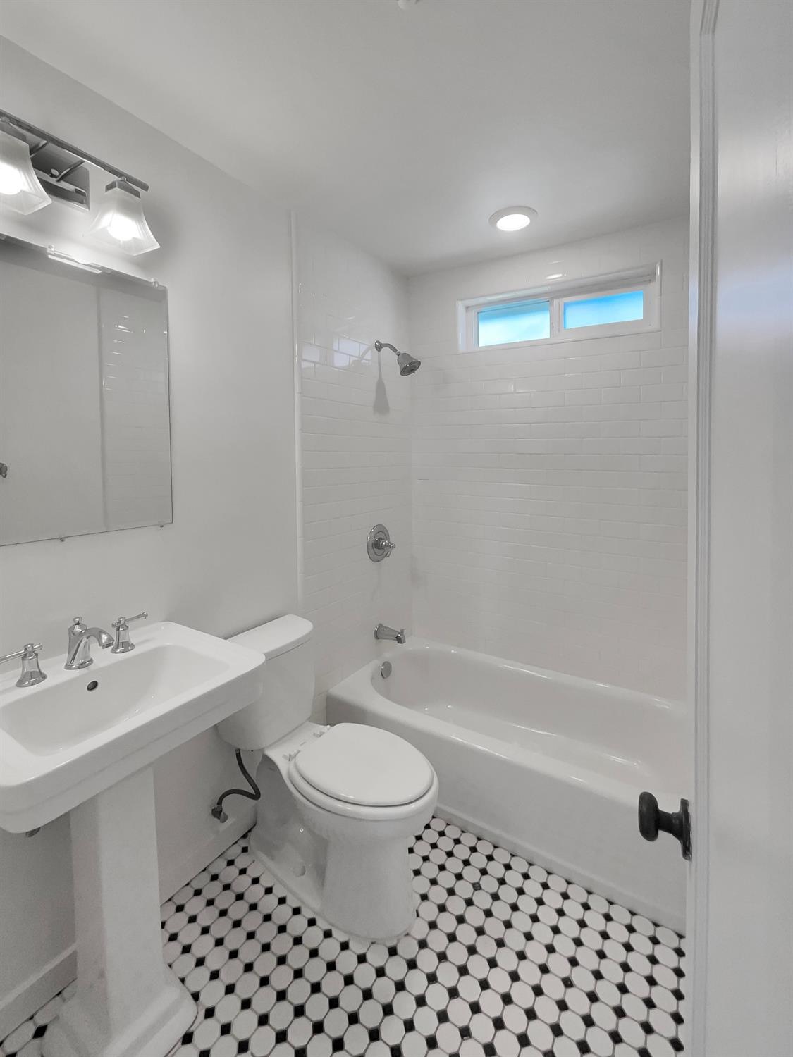 Detail Gallery Image 14 of 28 For 3446 64th St, Sacramento,  CA 95820 - 2 Beds | 1 Baths