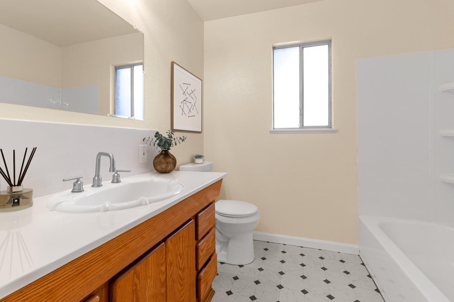 Detail Gallery Image 14 of 23 For 1854 Waring Way, Modesto,  CA 95350 - 3 Beds | 2 Baths
